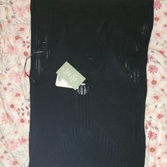 Elegant Black Knit Dress - Picture 6 of 8